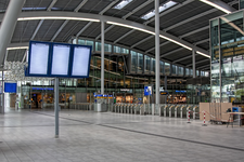 847238 Gezicht in de lege stationshal van Utrecht Centraal tijdens een 24-uurs openbaar vervoerstaking.N.B. Werknemers ...